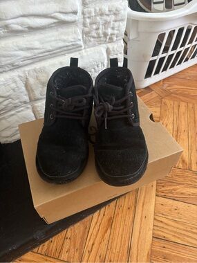 UGG Black Women's Neumel Lace-Up Sneakers